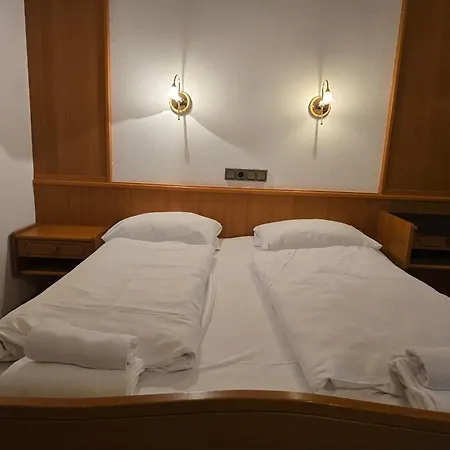 Zur Buche 24h Check-in, Free Hotel Bockhorn (Schleswig-Holstein)